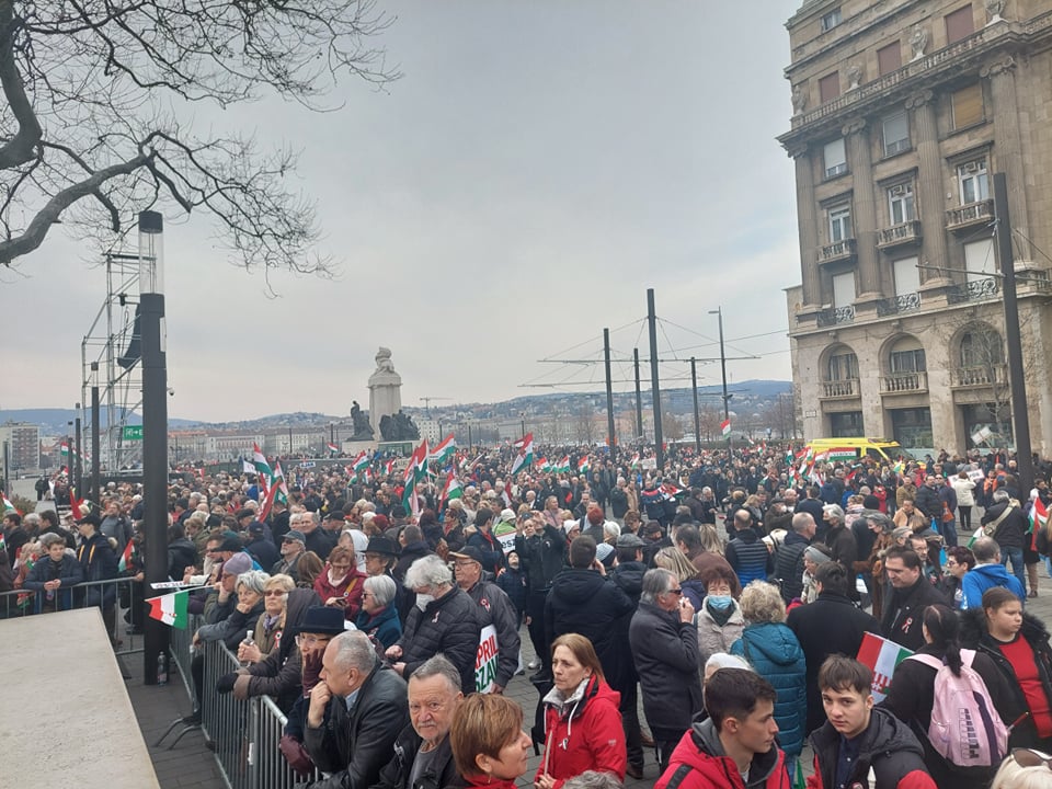 Megtelt a Kossuth tér Orbán Viktor beszédére