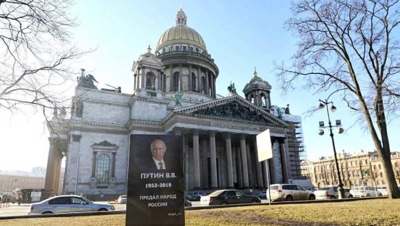 Oroszország-szerte kamusírköveket állítanak Putyinnak az ellenzéki aktivisták