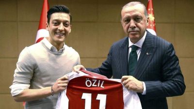 Mesut Özil nem német, és nem európai