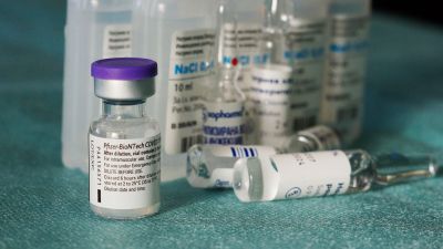 A Pfizer-BioNTech megkezdte az omikron elleni vakcina klinikai tesztelését