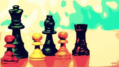 Kinek jó az előválasztás: azaz ki nyeri a stratégiai játékot?