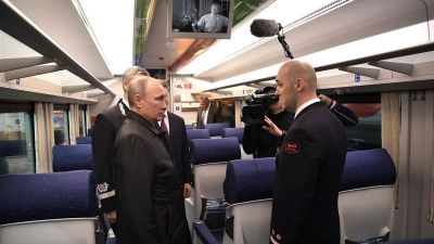 Decemberben már vonatokat küldene a Krímbe a Kreml