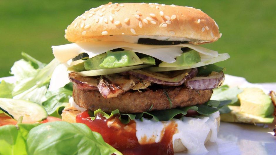 Betilthatják a vega burger és vega kolbász elnevezéseket az EU-ban 
