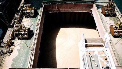 7000 tonna lopott ukrán gabonával bukott le egy orosz hajó