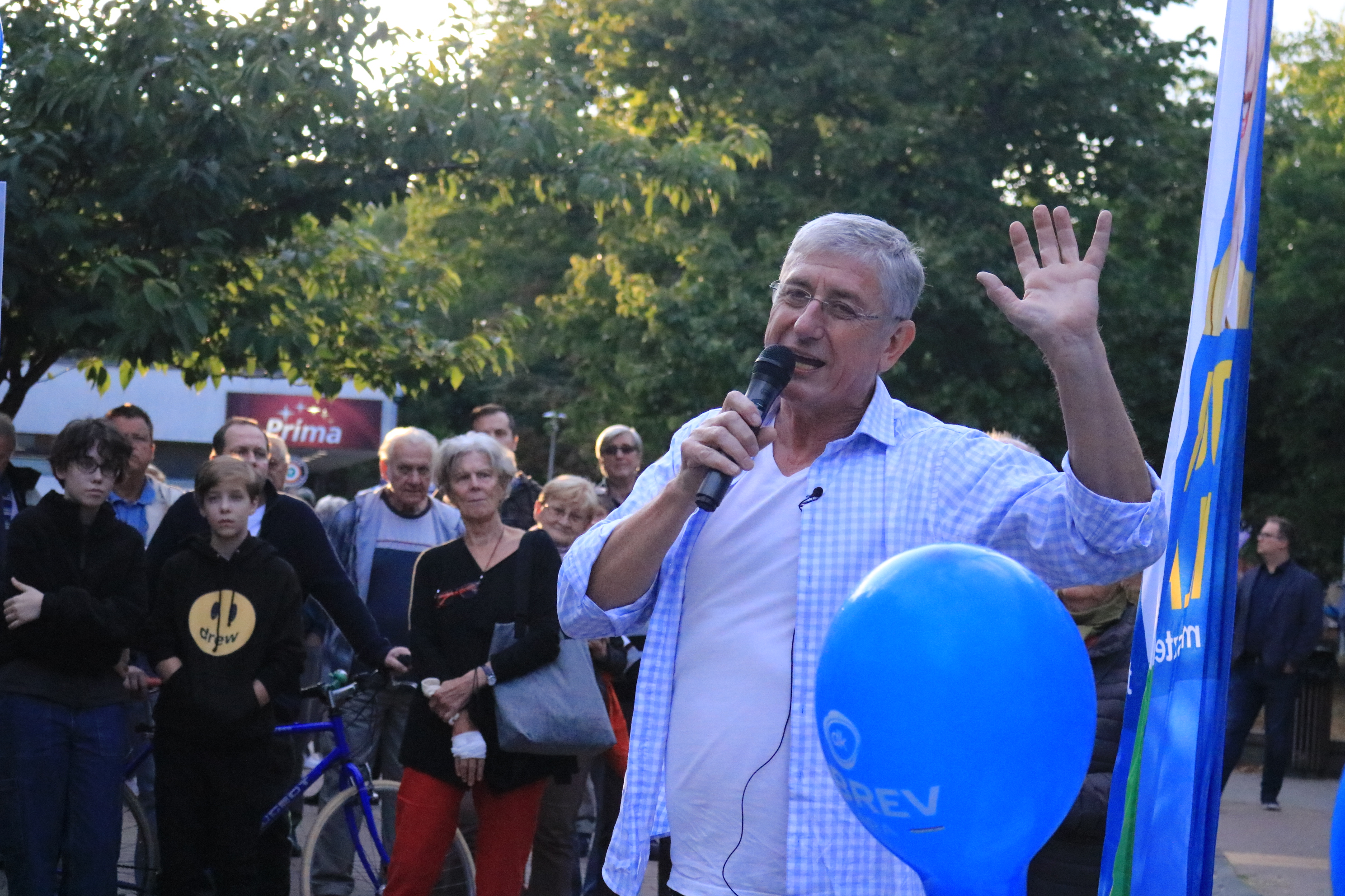 Gyurcsány Ferenc tart kampányeseményt még az előválasztás első fordulója alatt a 16. kerületben.