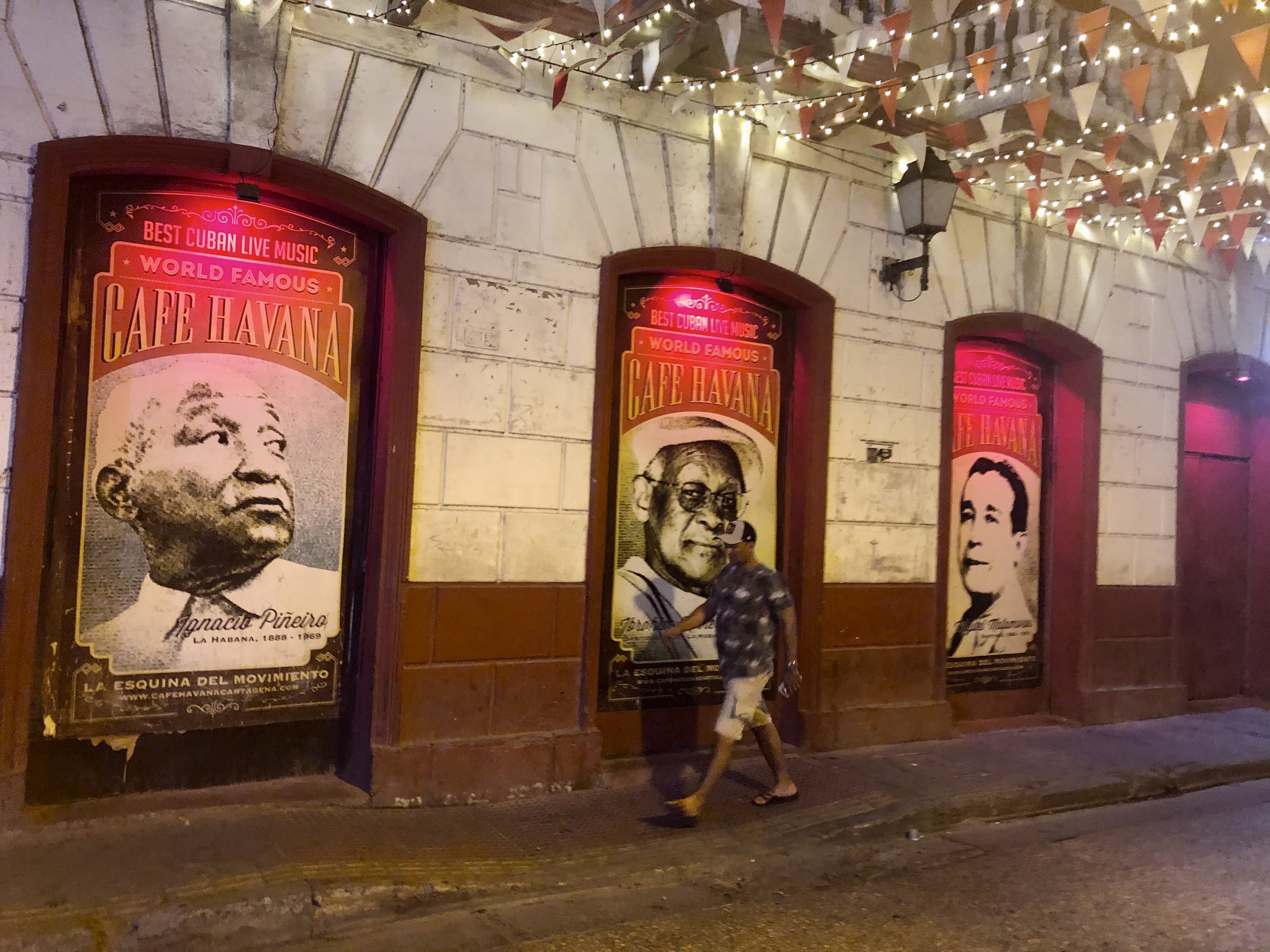A világhírű Havana Club Getsemaniban, ami az egyik legismertebb kubai rum neve is. Cartagena bohémnegyedét pár éve a világ tíz legtrendibb városrésze közé választották, a Havana Club, a Szentháromság téri zsongás, a street art, a kiváló éttermek mind-mind hozzájárult ehhez. Tényleg a top tízben a helye.