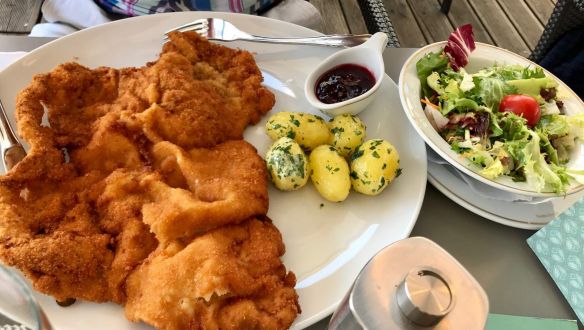 Mostantól disznóból, nem borjúból készül a Schnitzel Bécsben, mert nincsenek turisták