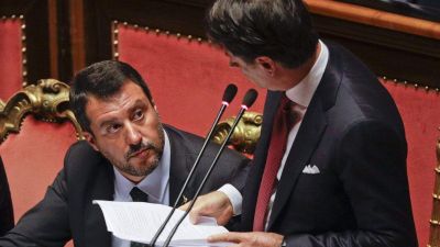 Áprilisban se nyitnak ki az olasz iskolák, az ellenzék bírál, a kormány népszerűsége szárnyal