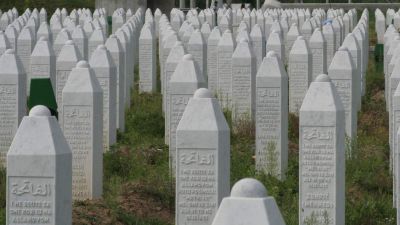 Mégsem a szerbek kezdték volna a srebrenicai mészárlást?