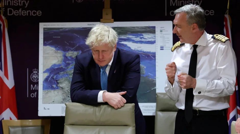 Videó: a brit köztévében 17-szer kérdezték meg Boris Johnsont, lemond-e a lockdown bulik miatt
