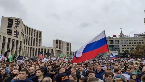 Milliókat követelnek orosz ellenzékieken, mert a tüntetés rossz az üzletnek