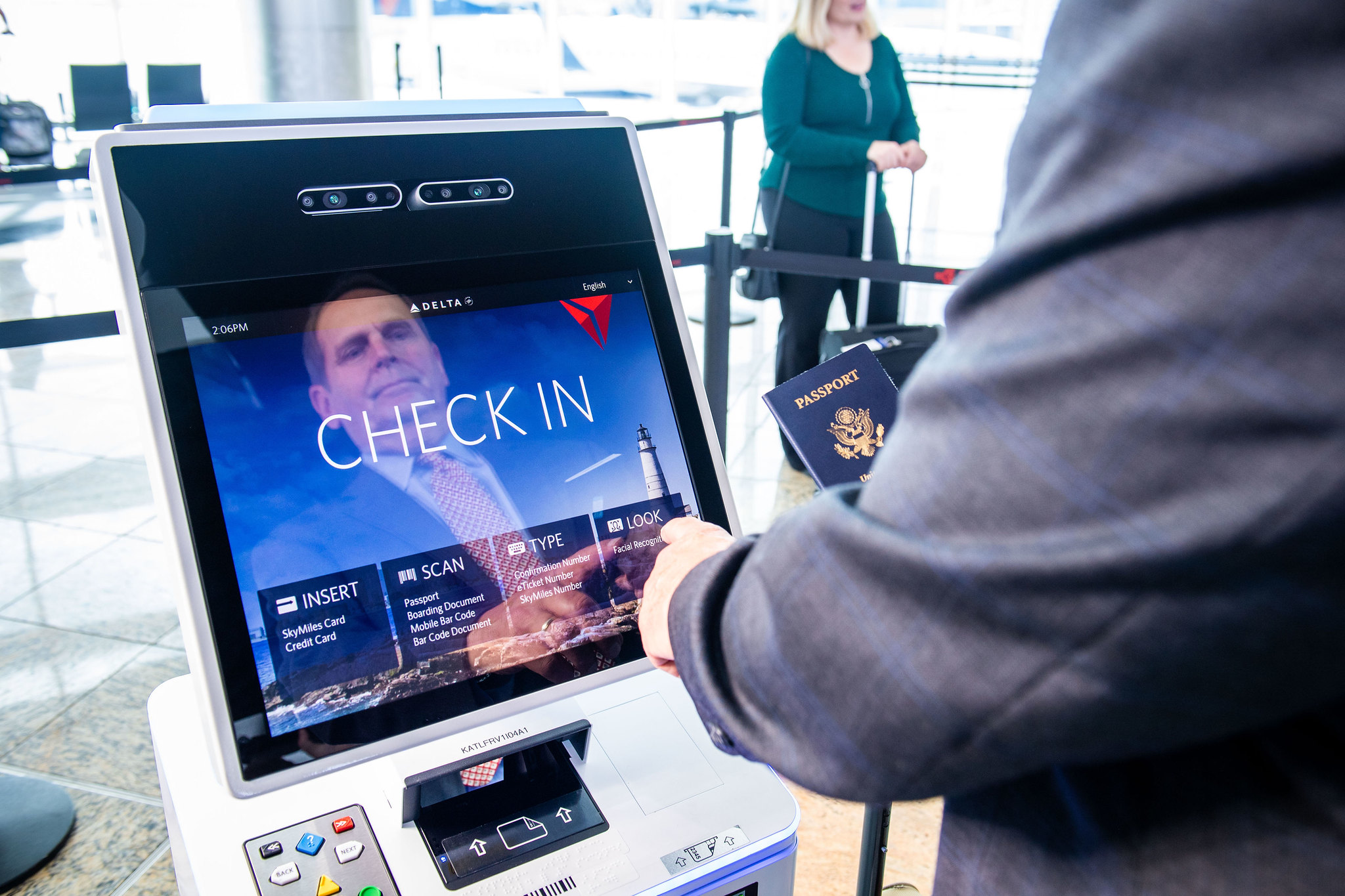 Új biometrikus, arcfelismerő rendszerrel ellátott check-in pult az amerikai Delta légitársaságnál az atlantai reptéren még 2018-ból.
