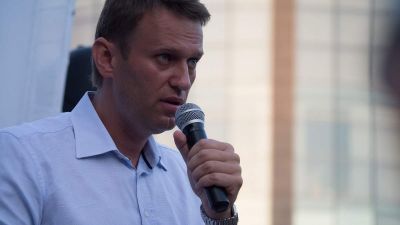 Két nappal a moszkvai választás előtt rendőrök szállták meg az ellenzéki Navalnij irodáit