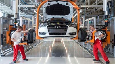 Pénteken és hétvégén is állni kényszerül az ingolstadti Audi-gyár a győri sztrájk miatt