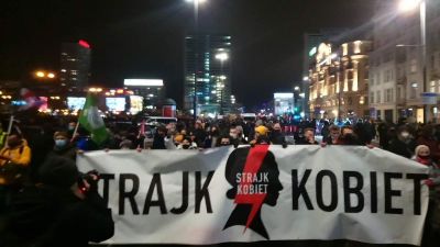 Kihirdették a lengyel abortuszszigorítást, tüntetések törtek ki országszerte
