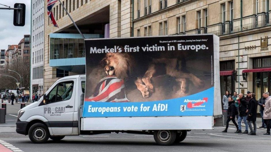 Művészettörténeti értékű plakátokkal kampányol a berlini AfD