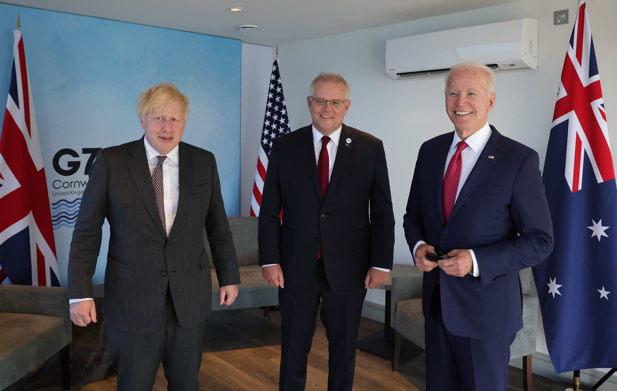Boris Johnson brit, Scott Morrison ausztrál miniszterelnök és Joe Biden amerikai elnök még a G7-es csúcson 2021 júniusában a nagy-britanniai Cornwallban.