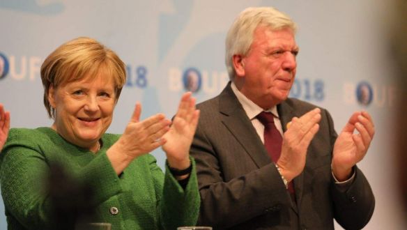 Merkelnek annyi, ha bukik a CDU Hessenben