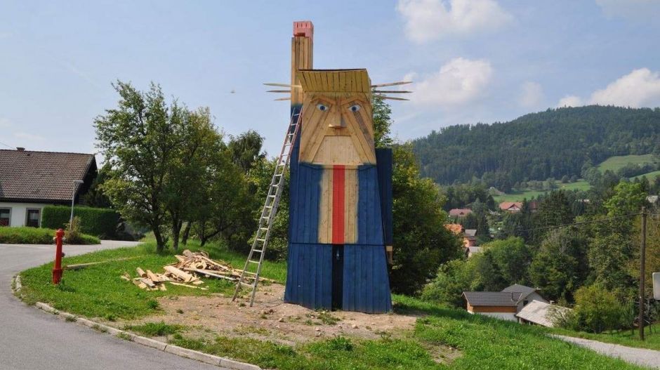 Tökéletes szobrot kapott Donald Trump Szlovéniában