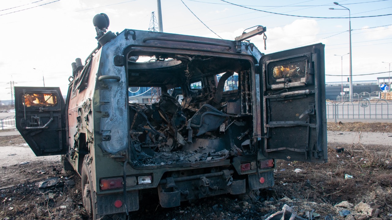 Kilőtt orosz katonai jármű Harkiv közelében még február 27-én.