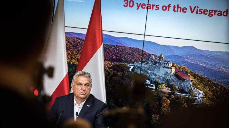 Rendkívüli parlamenti ülést tartana a DK, mert szerintük Orbán elbukott Brüsszelben