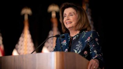 Bukhat-e a koronavírus elleni szabályokat megszegő Nancy Pelosi?