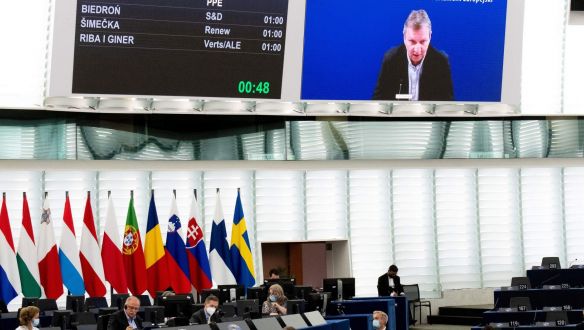 „Orbánék a pénzünket lopják”: elege van az Európai Parlamentnek von der Leyenékből