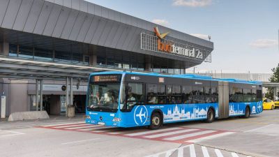 Április óta nem jár a reptéri 100E busz, a BKK mégis eladott rá 15 ezer jegyet