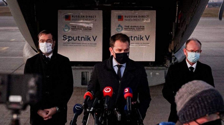 Szlovákiába kémfilmbe illő módon érkeztek meg az első Szputnyik V-szállítmányok