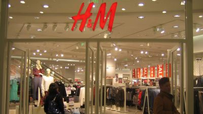 Rasszizmus miatt indított vizsgálatot a svéd ombudsman a H&M ellen