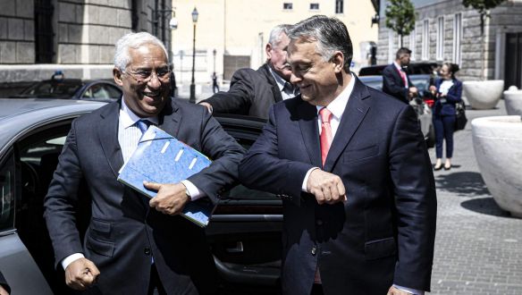 Magyarázkodnia kellett a portugál kormányfőnek, mert egyetértett Orbánnal