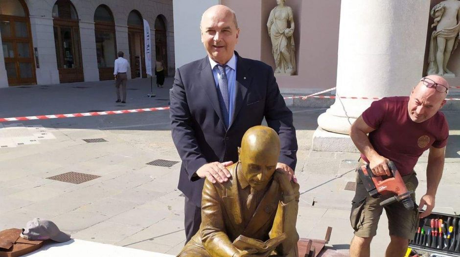 Kiakadtak a horvátok: szobrot emeltek Triesztben a fiumét elfoglaló olasz költőnek