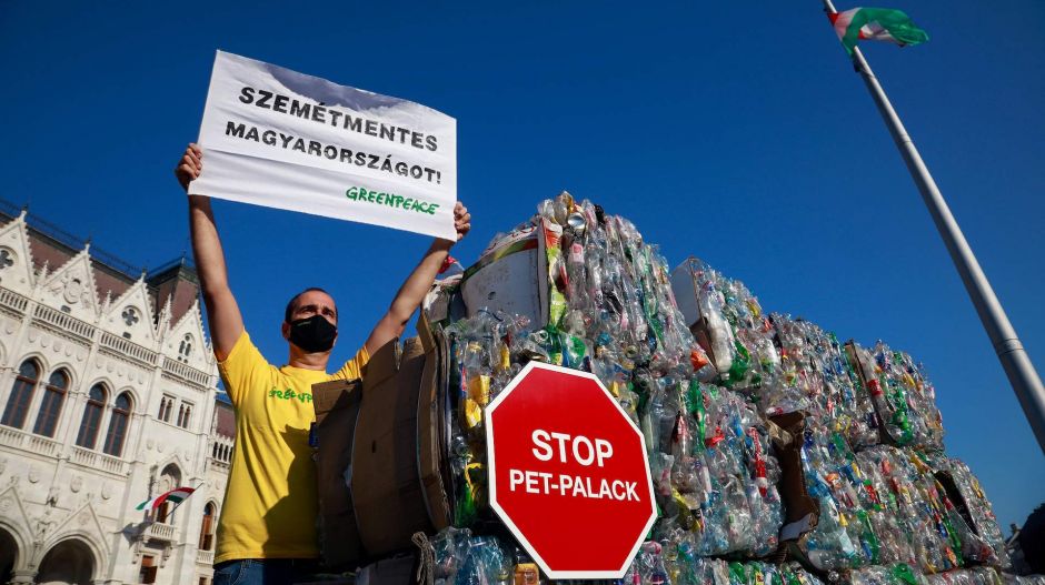 Petíciót indít a Greenpeace az eldobható PET-palackok kivezetéséért