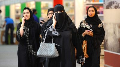 Mostantól a férfiak engedélye nélkül is utazhatnak a szaúdi nők