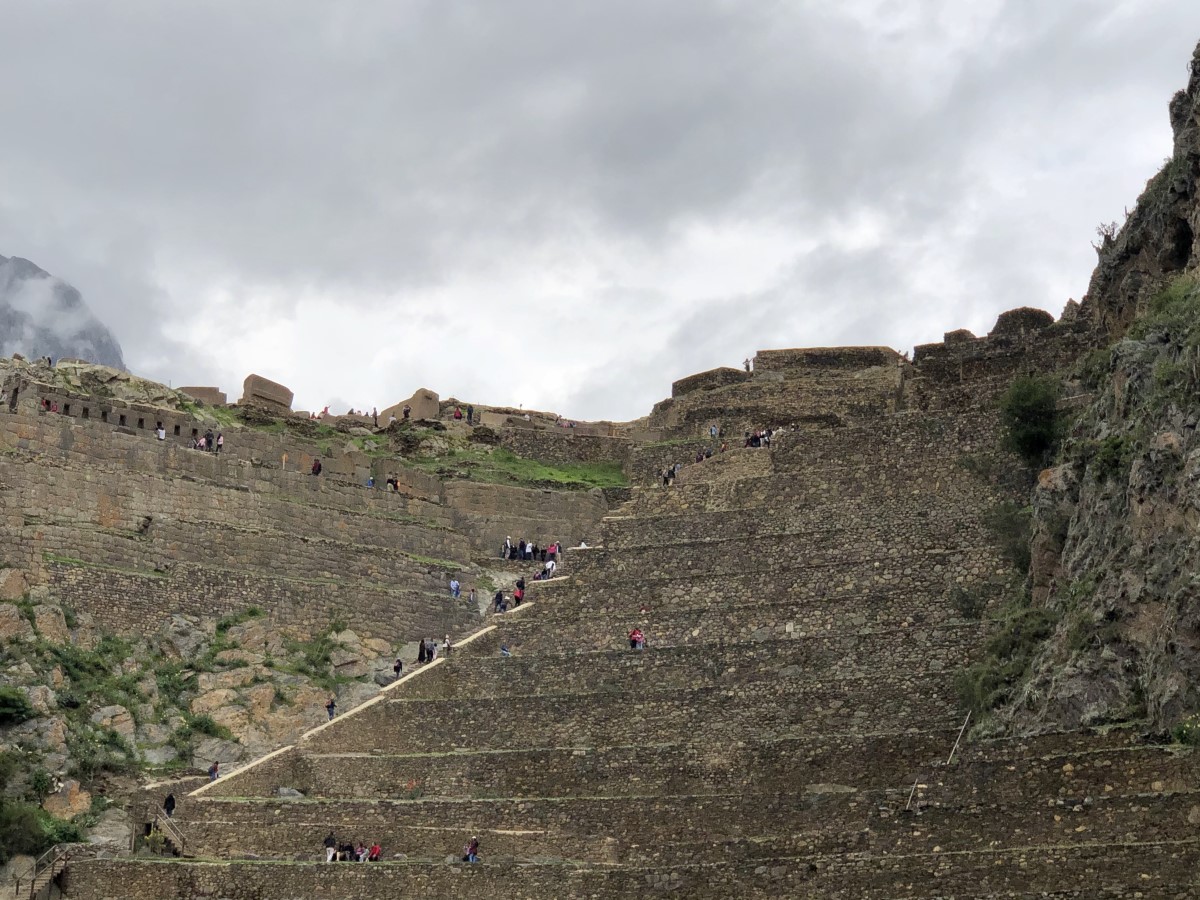 A perui Királyok Völgye, az Inkák Szent Völgye. Cuzco környékén mindenhol valamilyen történelmi emlékbe botlunk, csak bírjuk a magasságot és a zimankót.