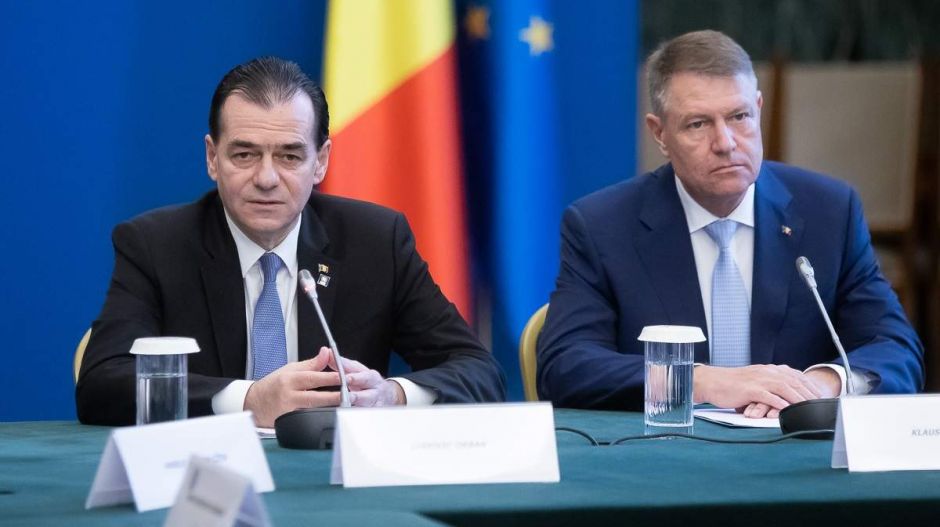 Románia nyakig áll a koronavírusban, ezért Orban felfüggesztette saját maga megbuktatását