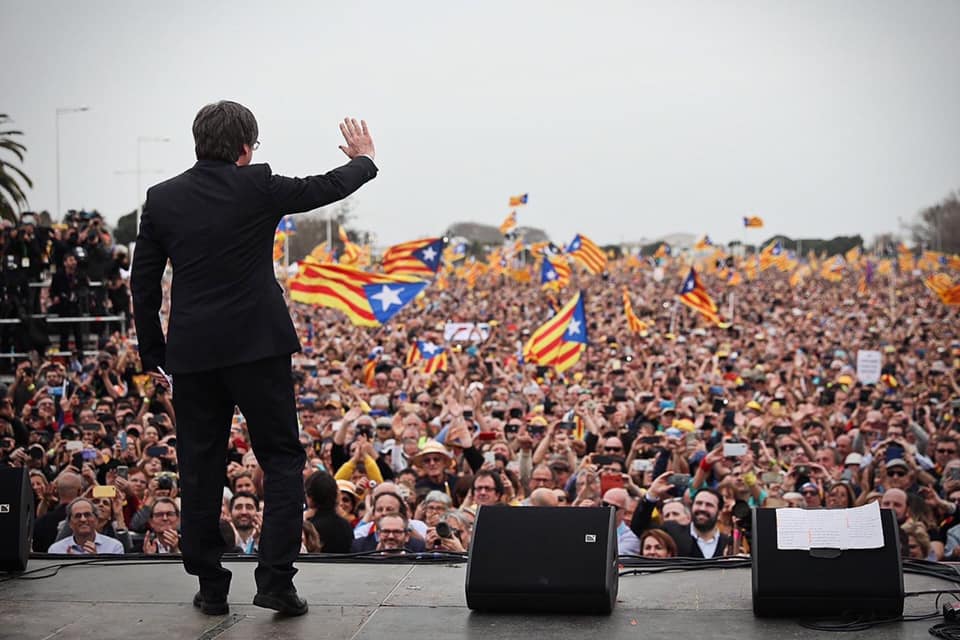 Carles Puigdemont 2020 februárjában tüntetést szervezett a katalán függetlenségért a francia-katalán határtól 30 kilométerre lévő Perpignan francia városban.