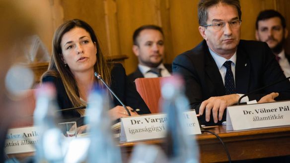 Az ellenzék Varga Judit fejét követeli, Márki-Zay már bűnőzőként hivatkozik Völnerre