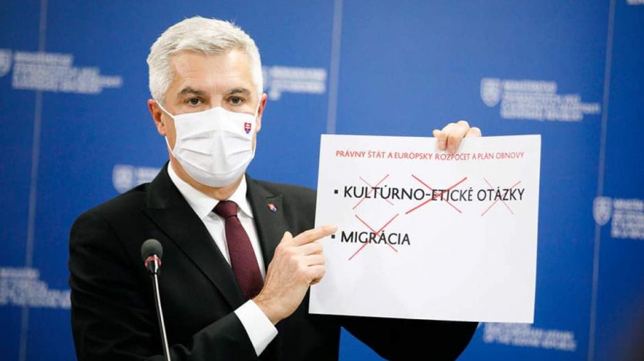 Szlovák külügyminiszter: Sem a konzervatívokat ütő ostort, sem Sorost nem látom a jogállamisági feltételekben