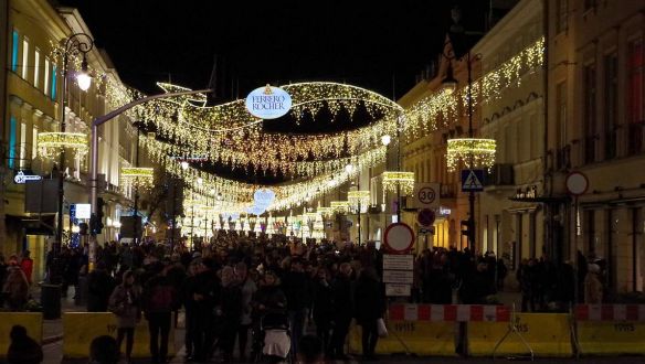Giccsesnek tartod a pesti karácsonyi díszkivilágítást? Varsóhoz képest az semmi!