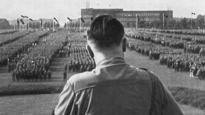 Besúgóból világot romba döntő diktátor: száz éve lett Hitler a nácik vezére