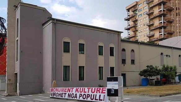 Bevásárlóközpontért bontatta le a baloldali albán kormány a nemzeti színházat
