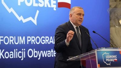 Ígéretözönnel durrantotta be a választási kampányt a lengyel ellenzék
