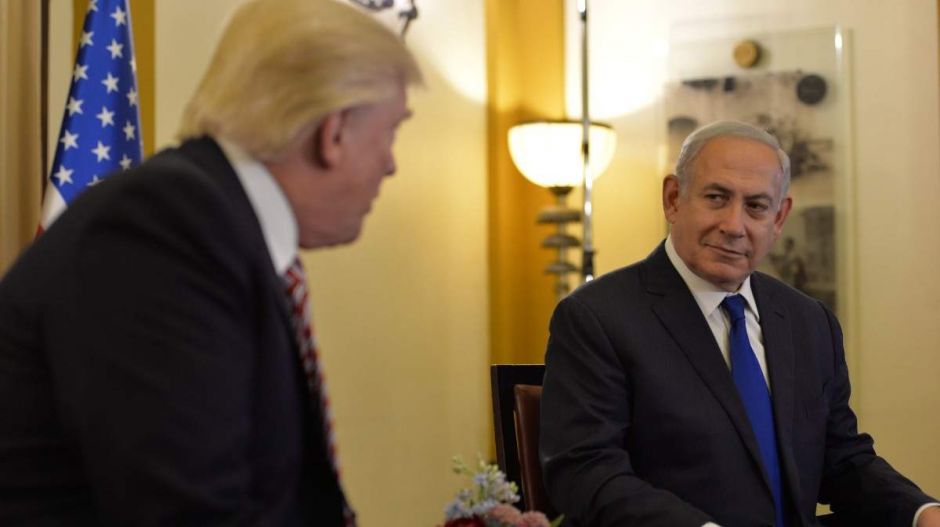 A Washington Post szerint Netanjahu több bőröndnyi szennyessel jár a Fehér Házba