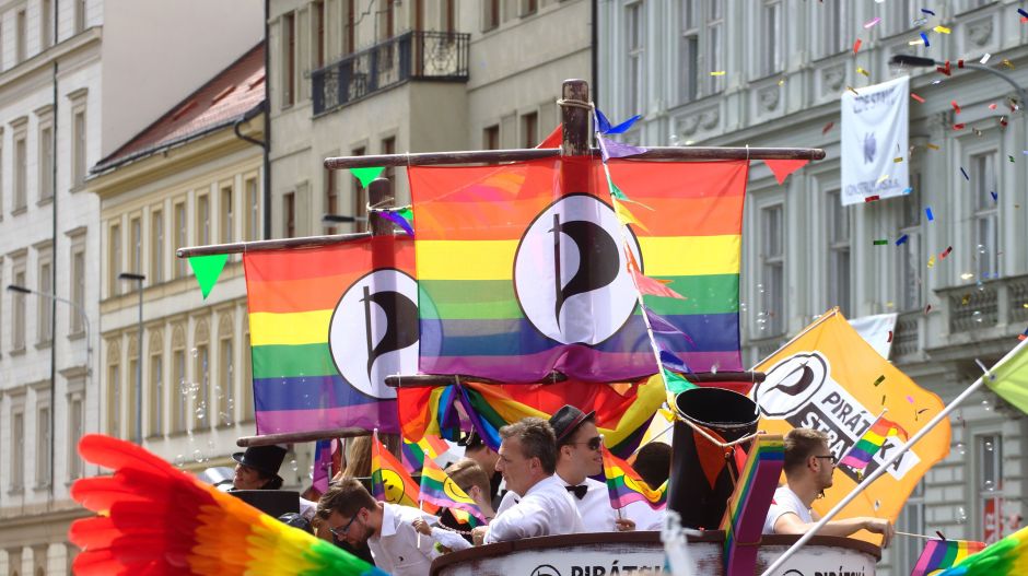 Csehország lehet az első V4-es ország, ahol engedélyezik a melegházasságot
