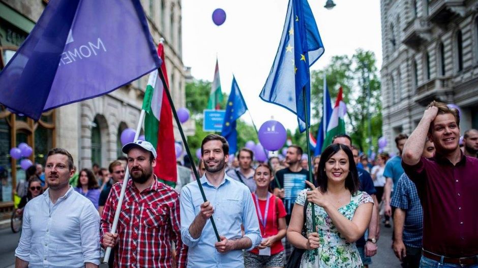 A Fidesz után a Momentum is előállt az EP-listájával