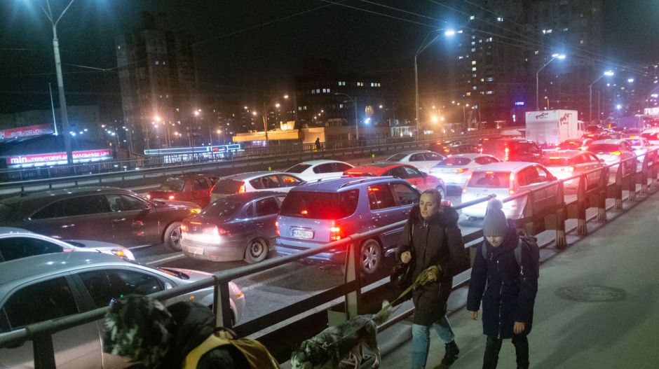 Emberek futottak az autók után segítségért kiáltozva – így menekültek az emberek Kijevből