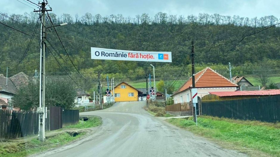 Feljelentést tettek a román szocdemek, mert magukra vették a Tolvajok nélküli Romániát kampányszlogent