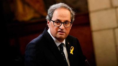 A katalán elnök nem akarta leszedni a függetlenségi szimbólumokat, és ennek megihatja a levét