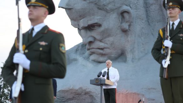 Migránsokkal vív hibrid háborút Lukasenka az EU ellen